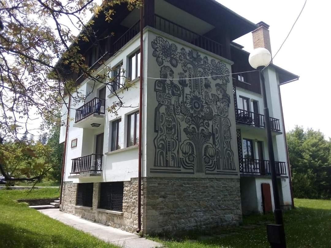 Чичо Томовата Колиба Hotel Tryavna Exterior photo